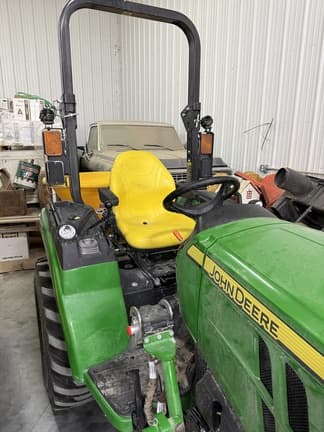Image of John Deere 2032R Image 1