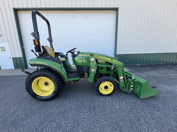 2021 John Deere 2032R Equipment Image0