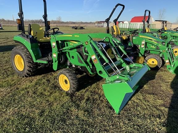 Image of John Deere 2032R equipment image 1