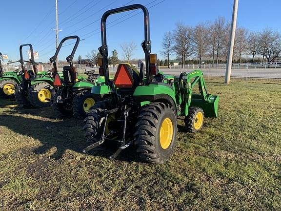 Image of John Deere 2032R equipment image 3