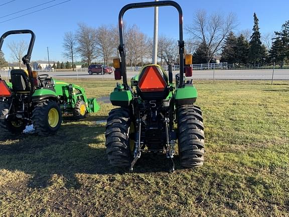 Image of John Deere 2032R equipment image 4