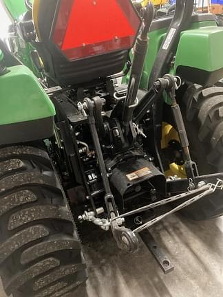 Image of John Deere 2032R equipment image 4