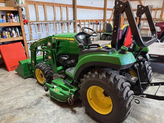 Image of John Deere 2032R equipment image 2