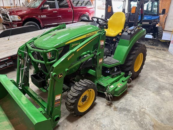 Image of John Deere 2032R equipment image 1