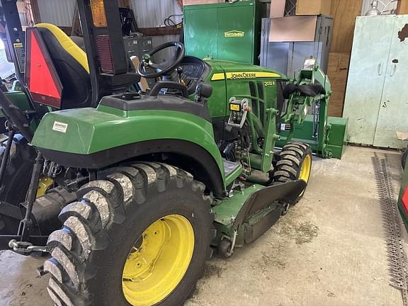 Image of John Deere 2032R equipment image 1
