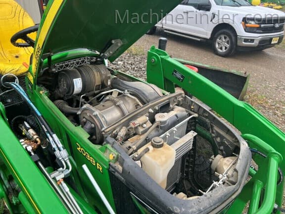 Image of John Deere 2038R equipment image 3