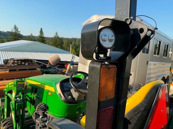 Image of John Deere 2038R equipment image 4