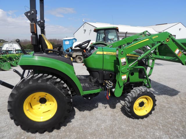 Image of John Deere 2038R equipment image 4