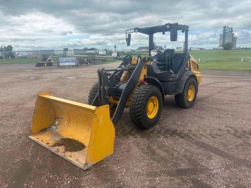 Image of John Deere 204L Primary image