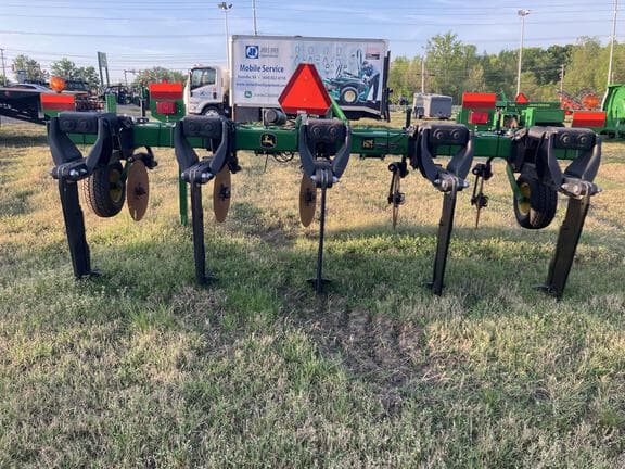 Image of John Deere 2100 equipment image 4