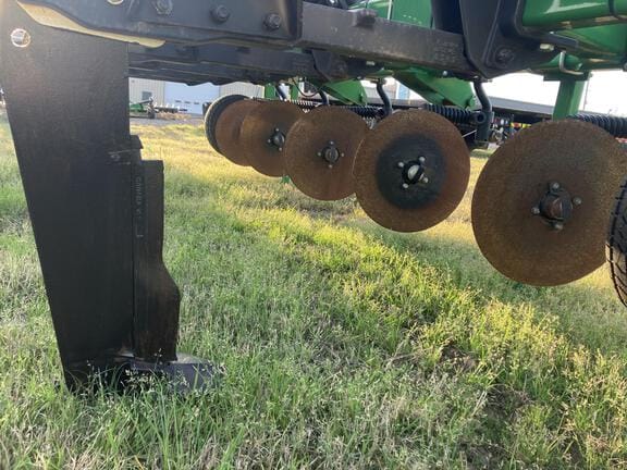 2021 John Deere 2100 Equipment Image0