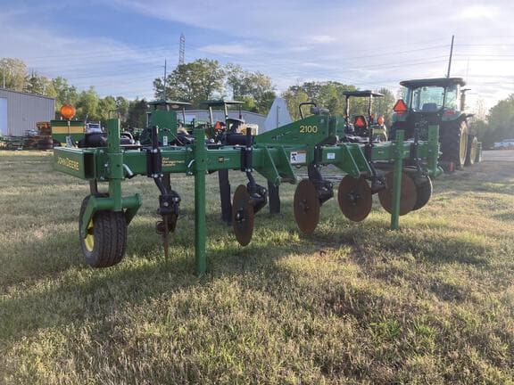 Image of John Deere 2100 equipment image 1