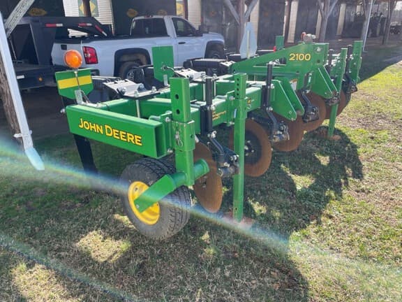 Image of John Deere 2100 equipment image 1