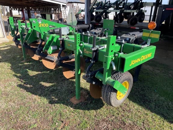 Image of John Deere 2100 equipment image 3
