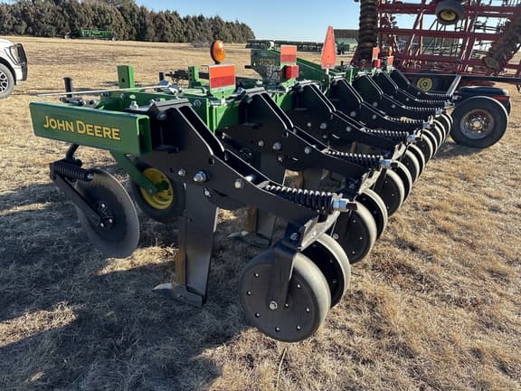 Image of John Deere 2100 equipment image 4