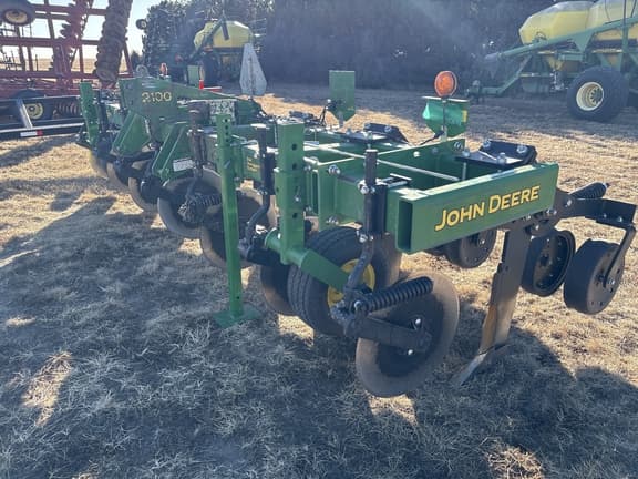 Image of John Deere 2100 equipment image 2