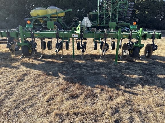 Image of John Deere 2100 equipment image 1