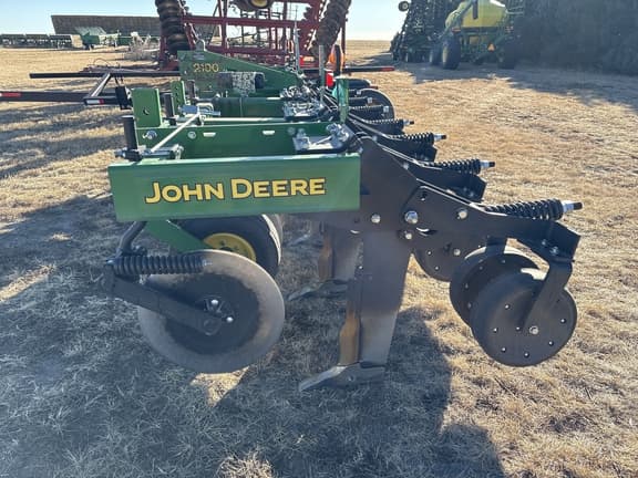 Image of John Deere 2100 equipment image 3