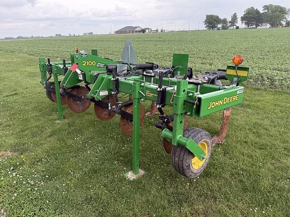 Image of John Deere 2100 equipment image 3