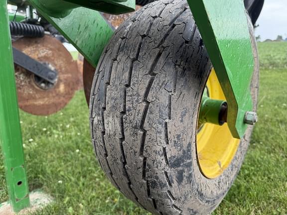 Image of John Deere 2100 equipment image 4