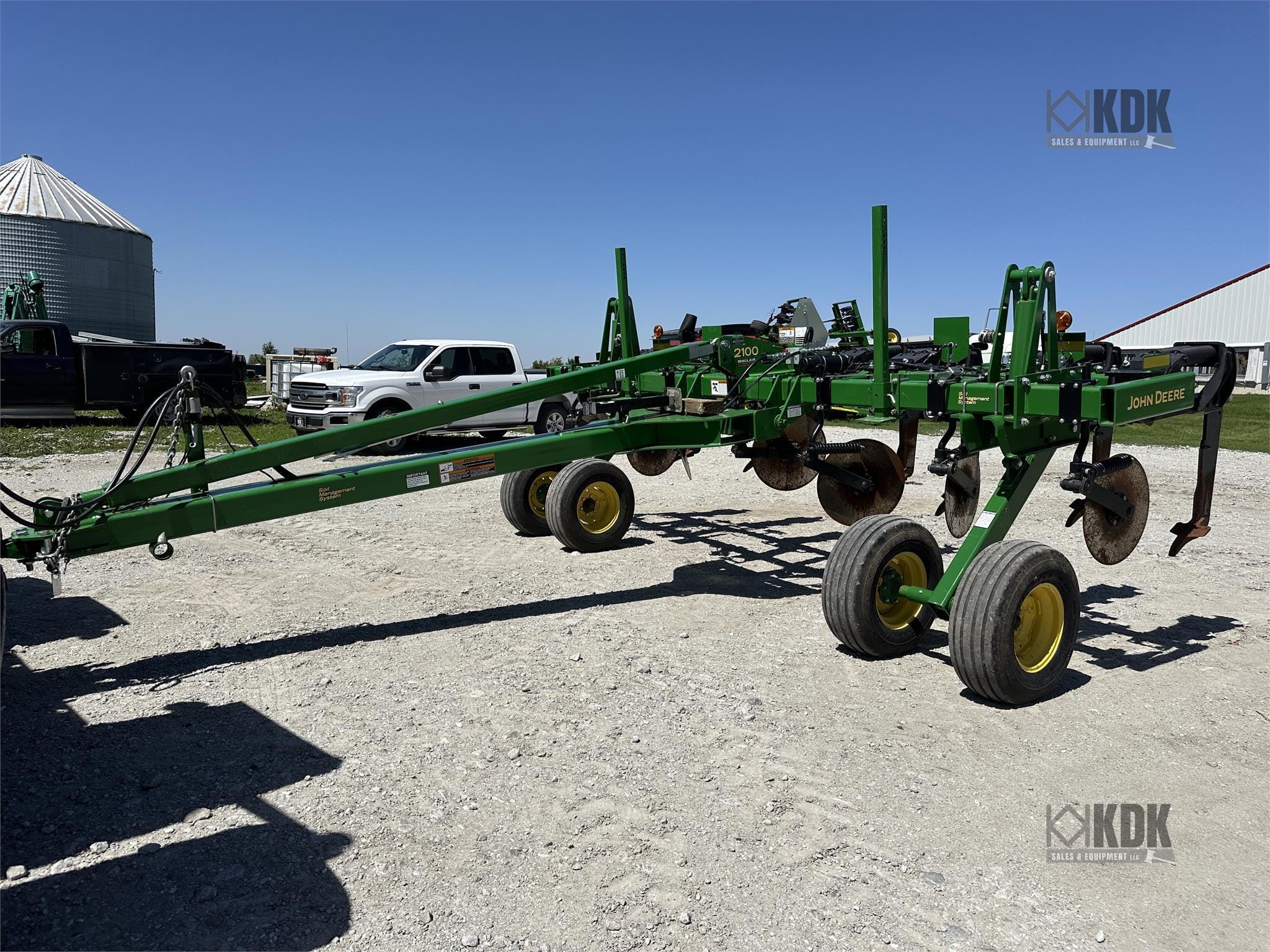 2021 John Deere 2100 Equipment Image0