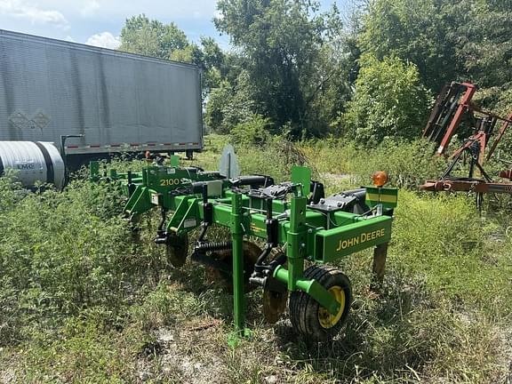 Image of John Deere 2100 equipment image 1