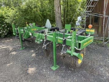 Main image John Deere 2100