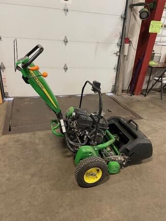 Image of John Deere 220 E-Cut equipment image 3