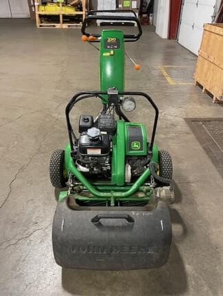 Image of John Deere 220 E-Cut equipment image 2