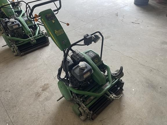 Image of John Deere 220 E-Cut equipment image 4