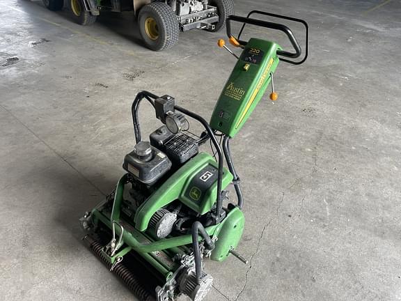 Image of John Deere 220 E-Cut equipment image 2