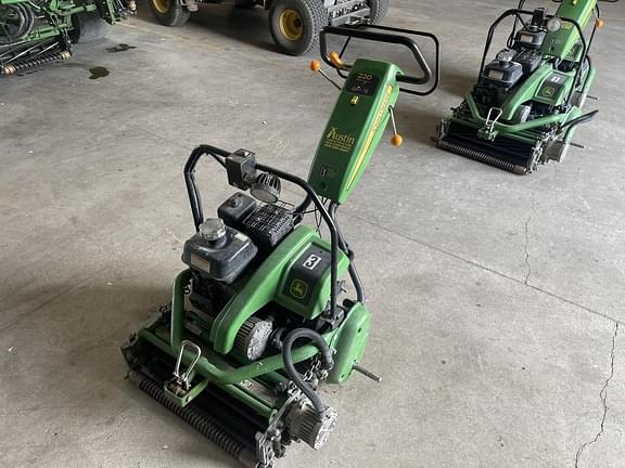 Image of John Deere 220 E-Cut equipment image 2