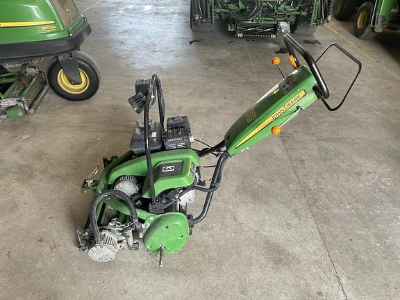 Image of John Deere 220 E-Cut Primary image