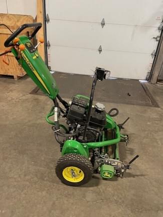 Image of John Deere 220 E-Cut equipment image 3