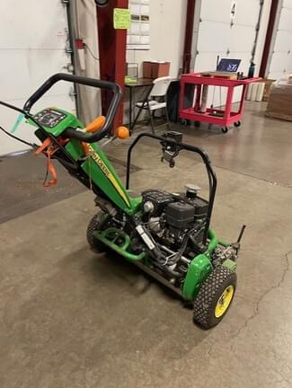 Image of John Deere 220 E-Cut equipment image 4