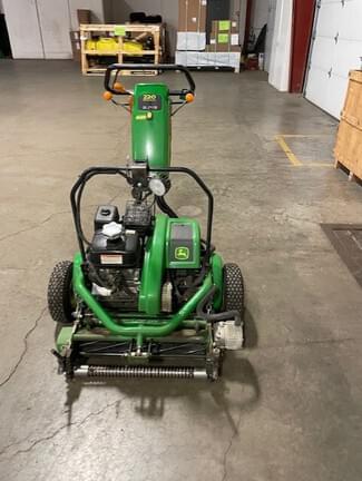 Image of John Deere 220 E-Cut equipment image 2