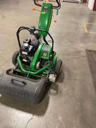 Image of John Deere 220 E-Cut equipment image 2