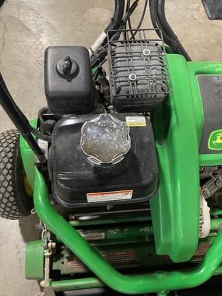 Image of John Deere 220 E-Cut equipment image 4