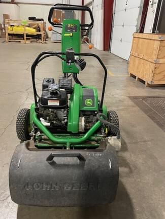 Image of John Deere 220 E-Cut equipment image 3