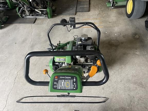 Image of John Deere 220 E-Cut equipment image 3