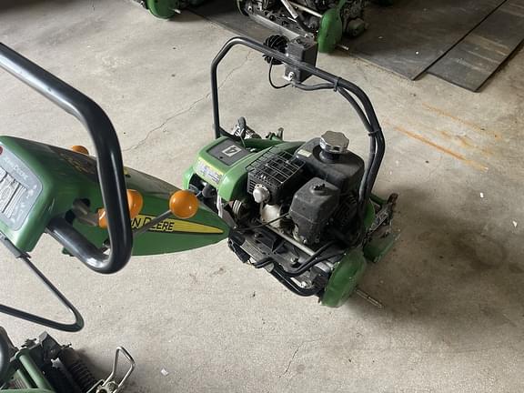 Image of John Deere 220 E-Cut equipment image 4