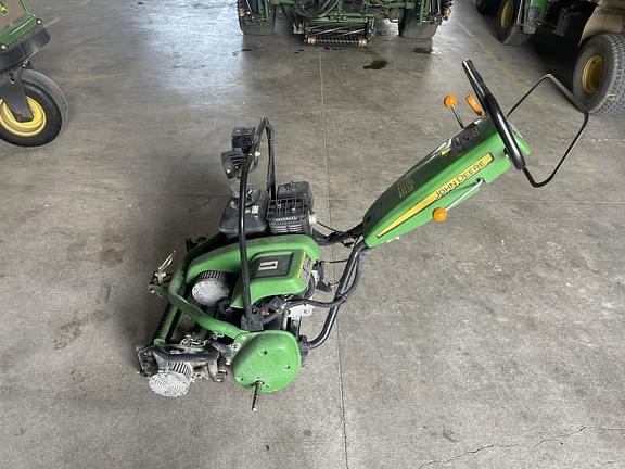 Image of John Deere 220 E-Cut Primary image