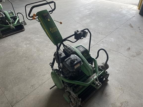 Image of John Deere 220 E-Cut equipment image 4