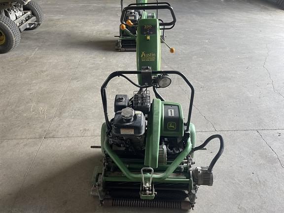 Image of John Deere 220 E-Cut equipment image 3