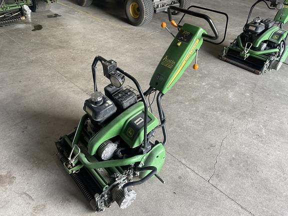 Image of John Deere 220 E-Cut equipment image 2