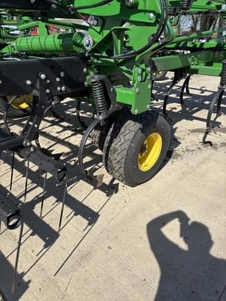 Image of John Deere 2230FH equipment image 4