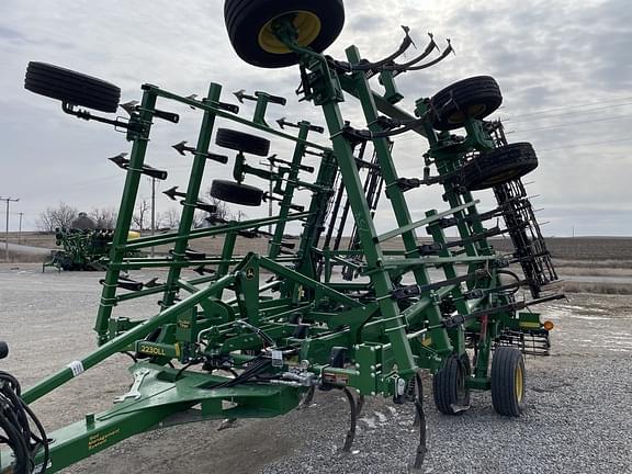 Image of John Deere 2230LL equipment image 2