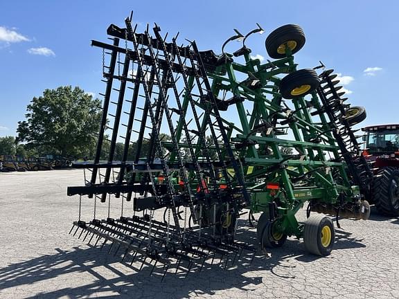 Image of John Deere 2330 equipment image 4