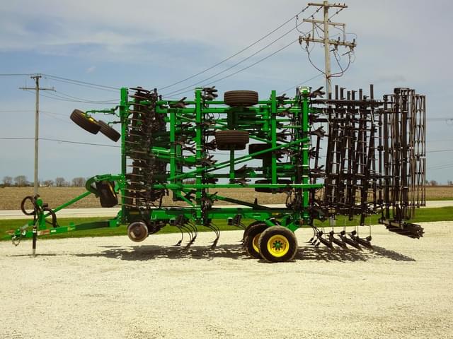 Image of John Deere 2330 equipment image 2