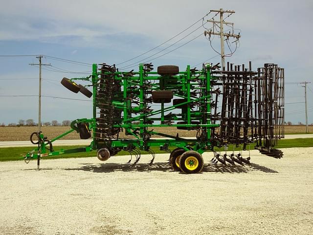 Image of John Deere 2330 equipment image 1